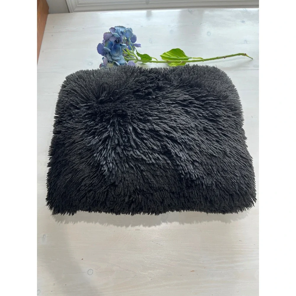 Black Faux Fur Pillow Decorative Throw‎ Pillow Soft Plush Cushion Cover